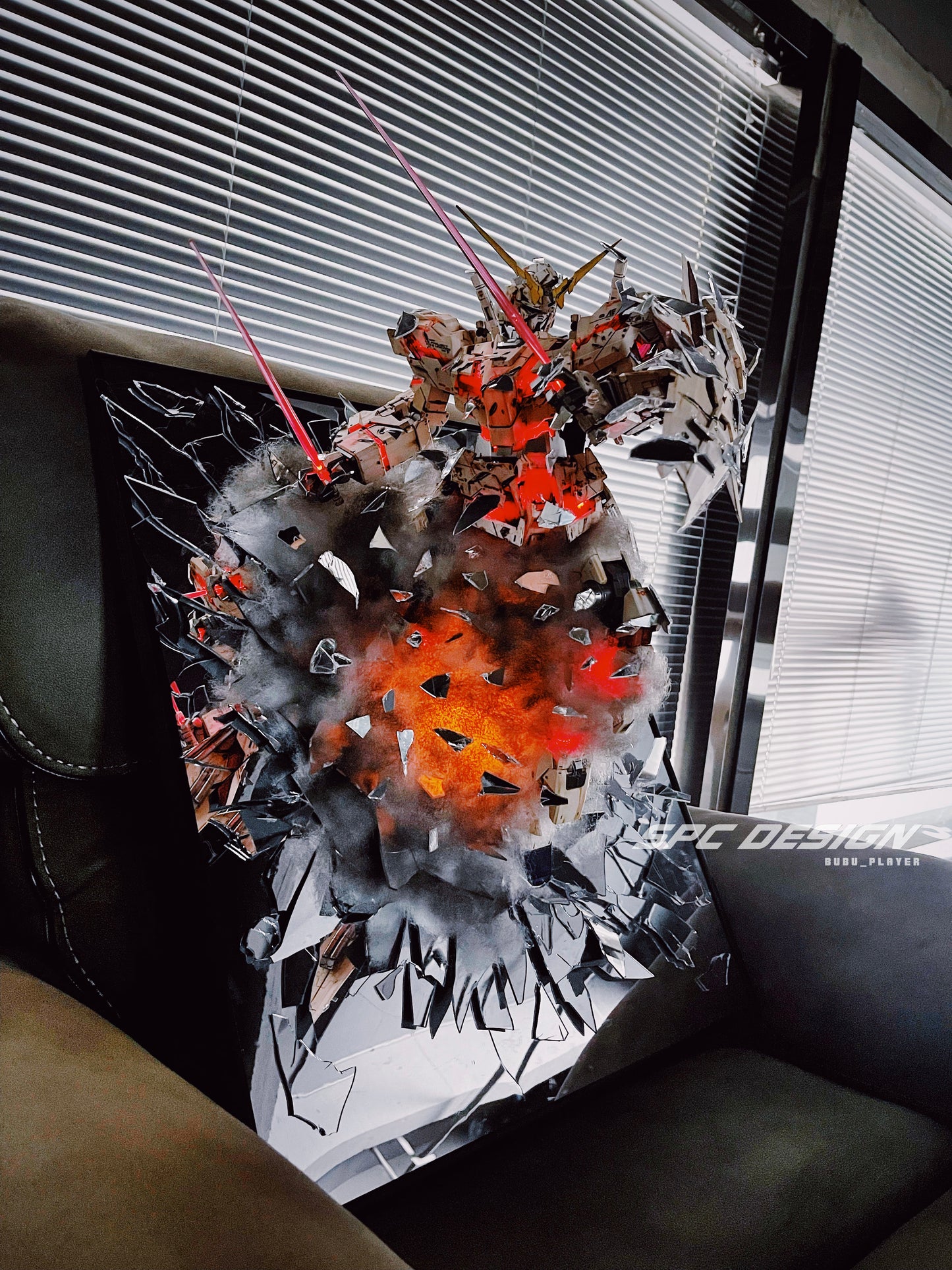 Unicorn Gundam Broken Mirror normal type with red light 1:48 mega