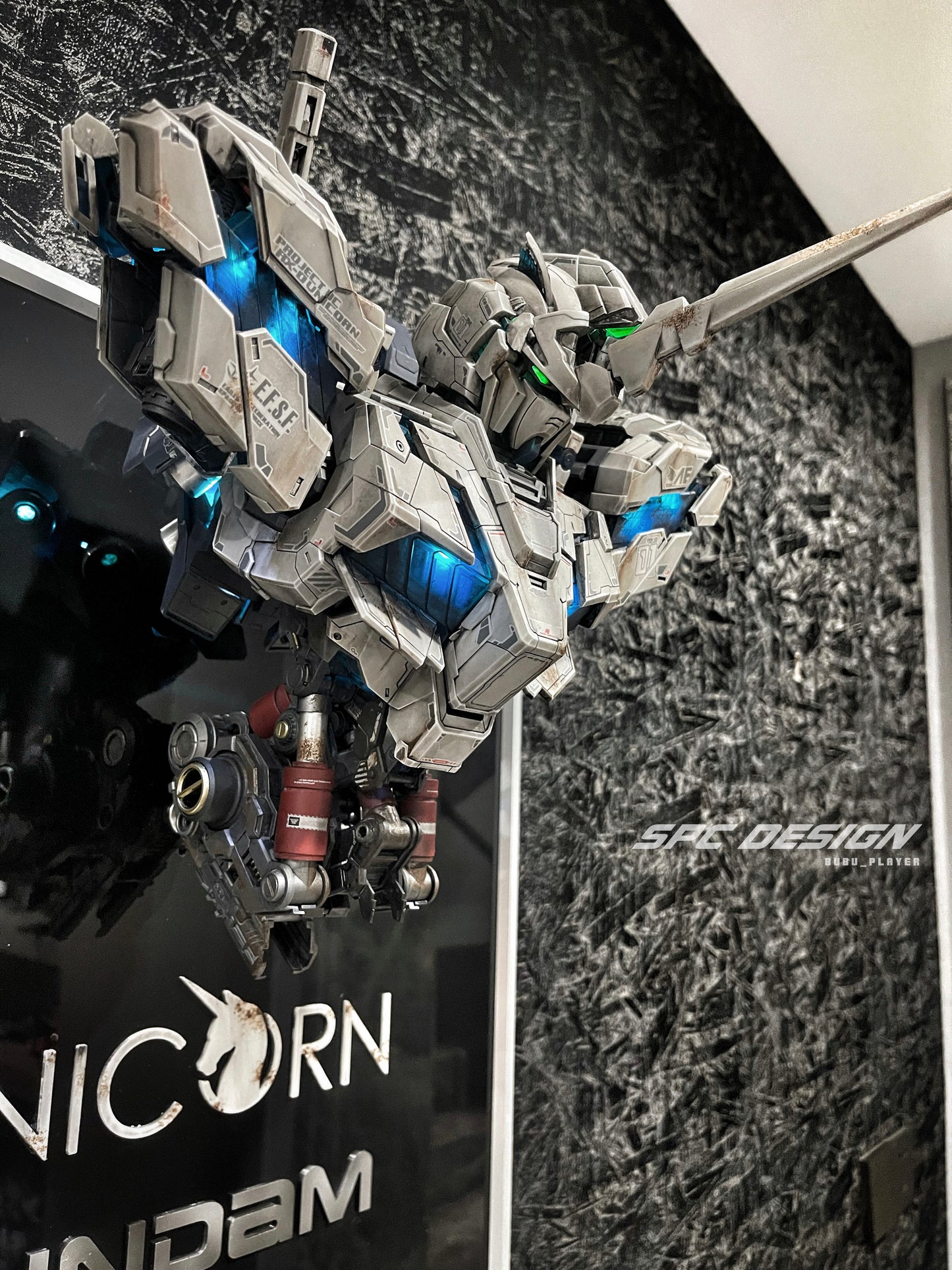 1:35 Unicorn Bust Gundam