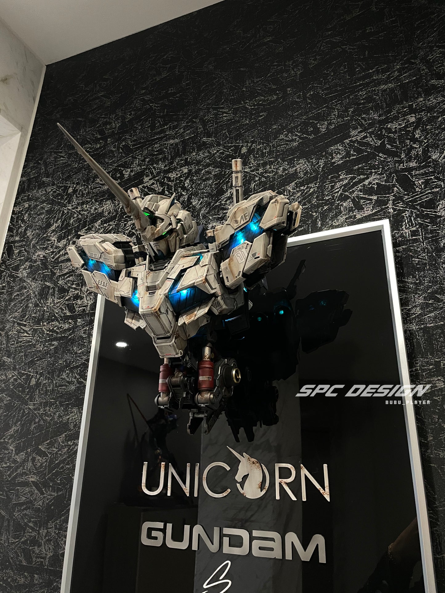 1:35 Unicorn Bust Gundam
