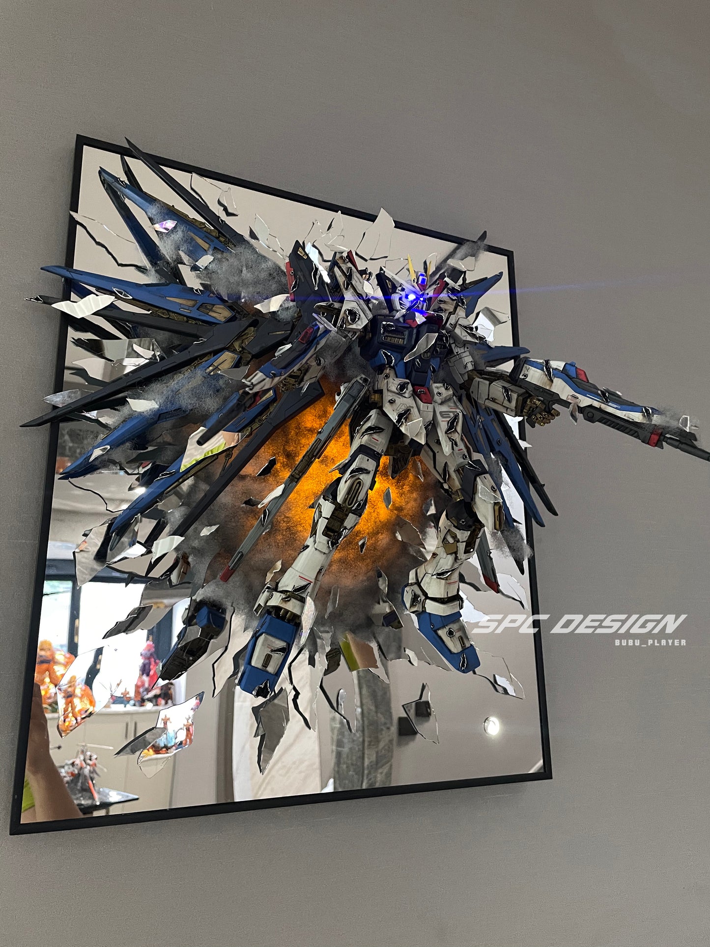 Strike Freedom Gundam with Broken Mirror 1:60 PG