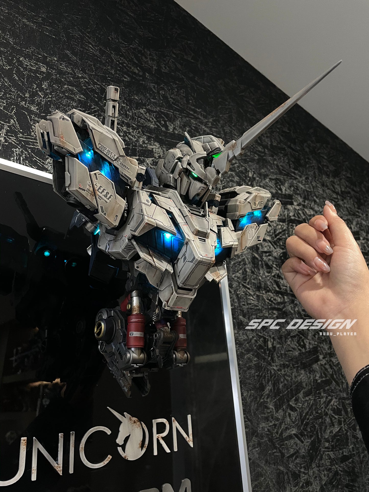 1:35 Unicorn Bust Gundam