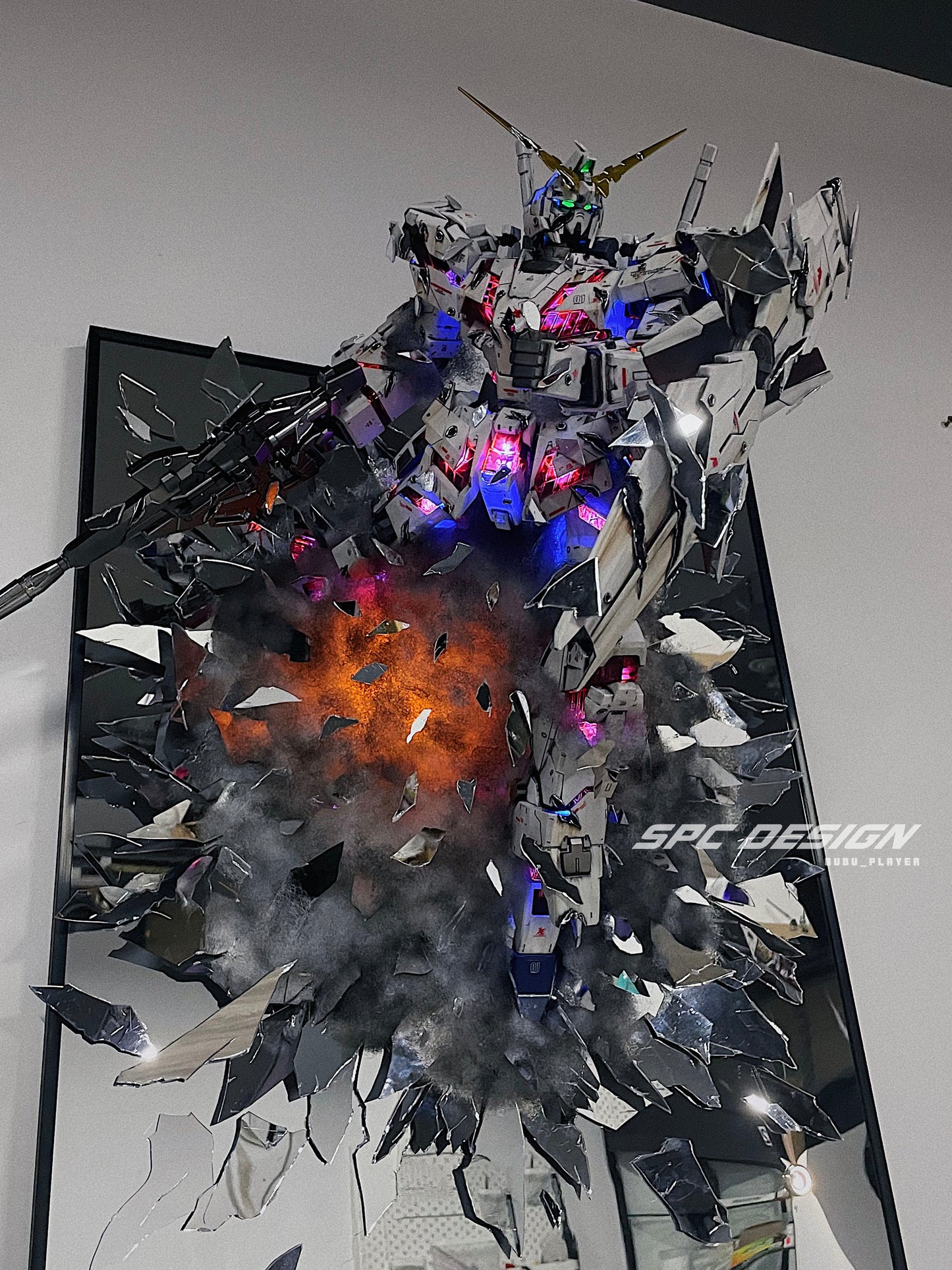 Fancy unicorn Gundam with broken mirror 1:48 mega