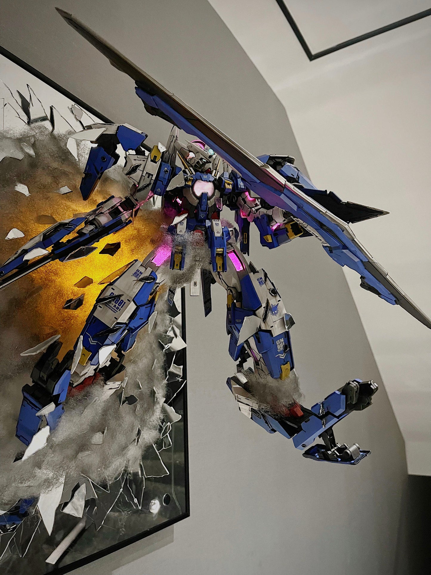 NG001 Gundam Avalanche-EXIA with broken mirror