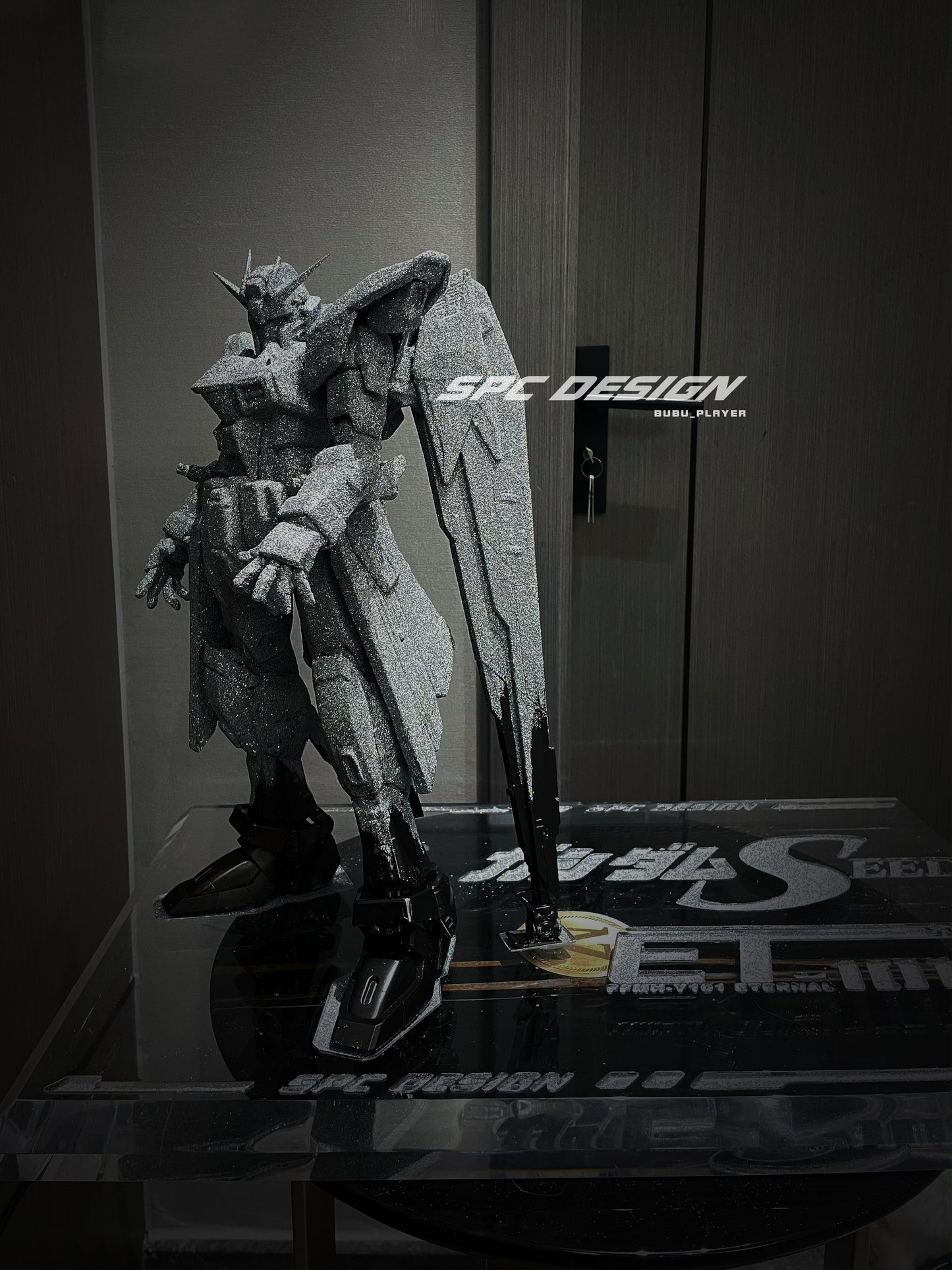 Free Gundam with shiny effect with platform