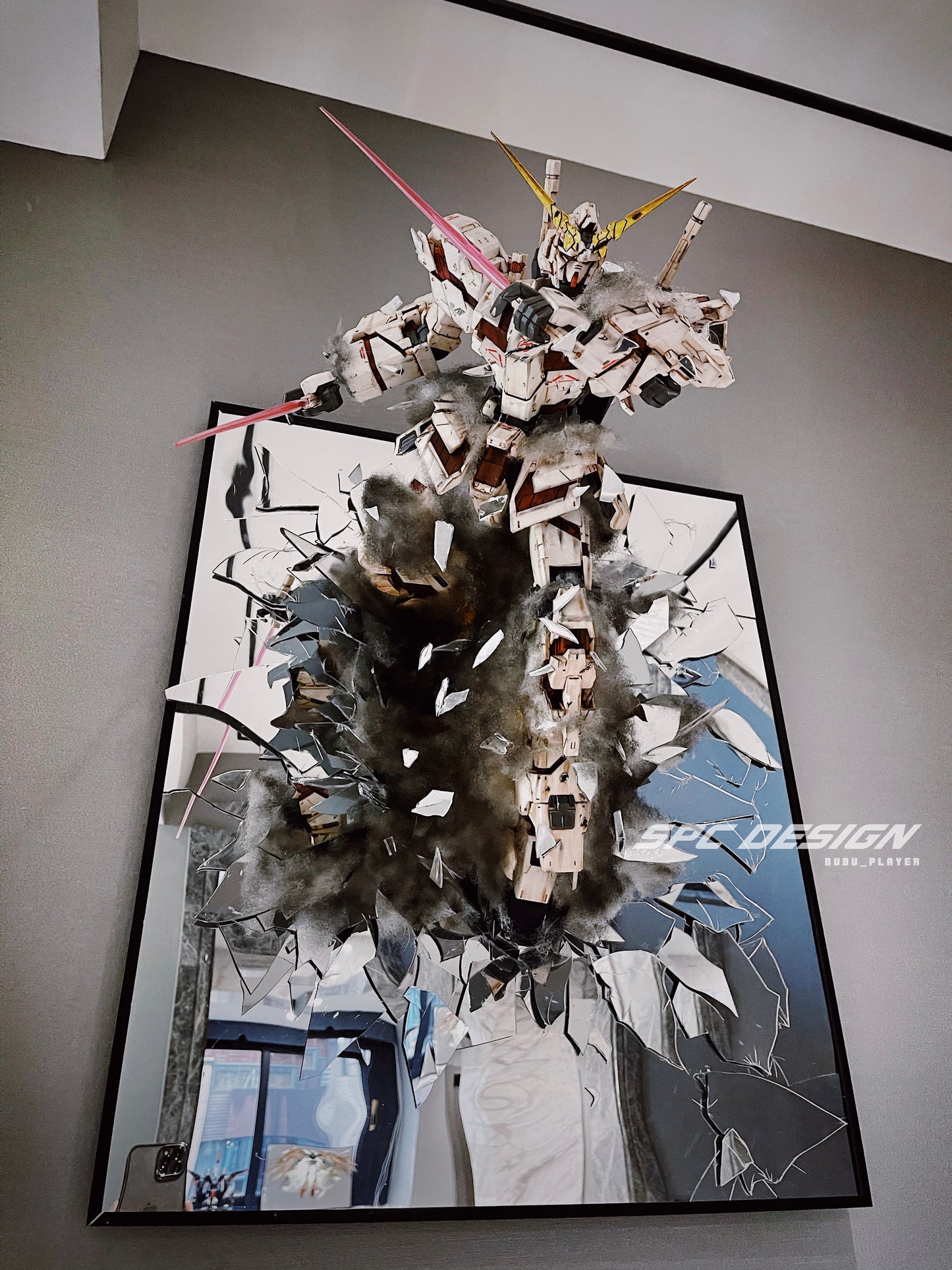 Unicorn Gundam Broken Mirror normal type with red light 1:48 mega