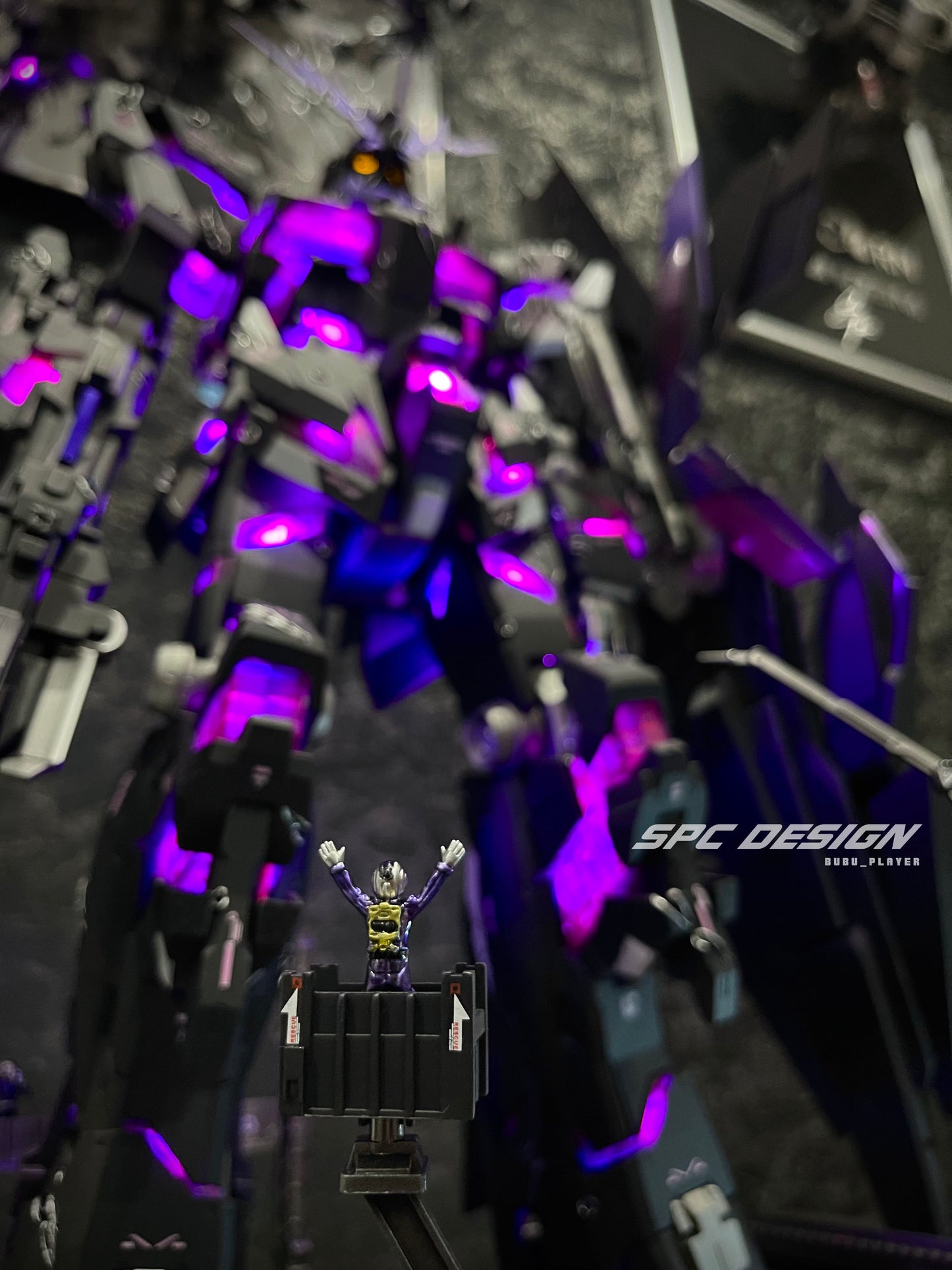 Unicorn Gundam 02 with platform standing one 1:48 mega
